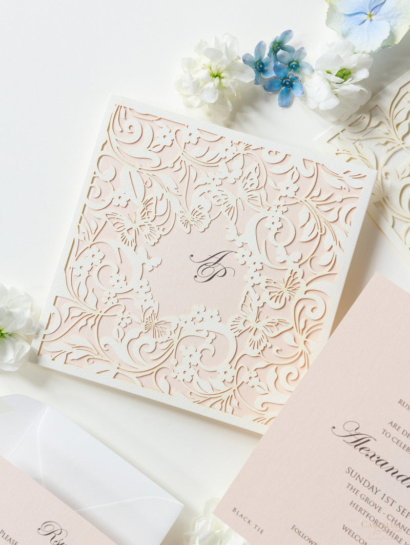 Cartella estraibile con taglio laser Magic Garden Butterfly nei colori metallizzati Avorio e Blush con RSVP