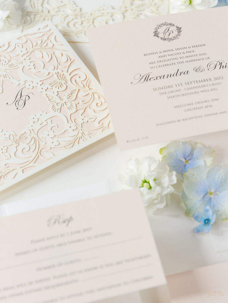 Cartella estraibile con taglio laser Magic Garden Butterfly nei colori metallizzati Avorio e Blush con RSVP