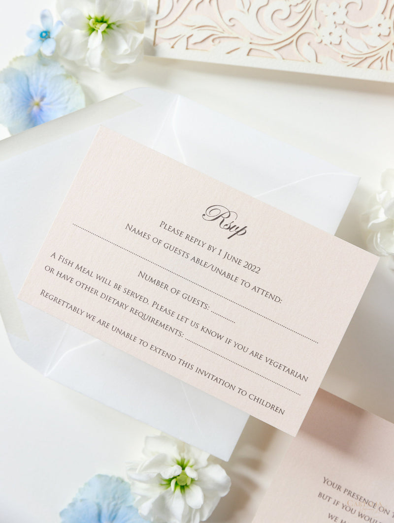 Cartella estraibile con taglio laser Magic Garden Butterfly nei colori metallizzati Avorio e Blush con RSVP