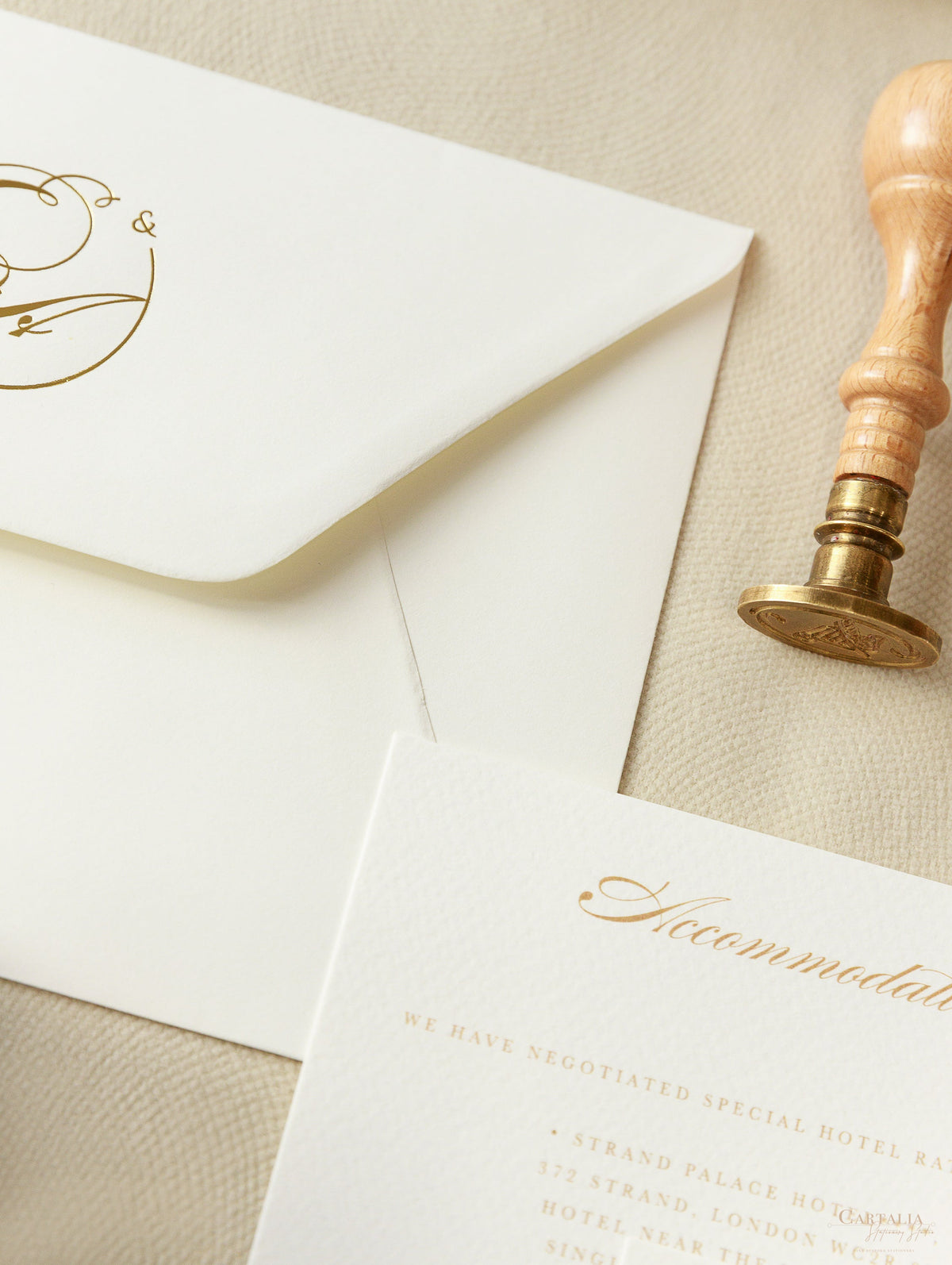 Pold de poche classique de luxe avec 4 inserts Suite d'invitation de mariage avec papier d'or