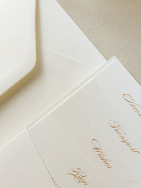 Pliegue de bolsillo clásico de lujo con 4 inserciones Suite de invitación de boda con lámina dorada