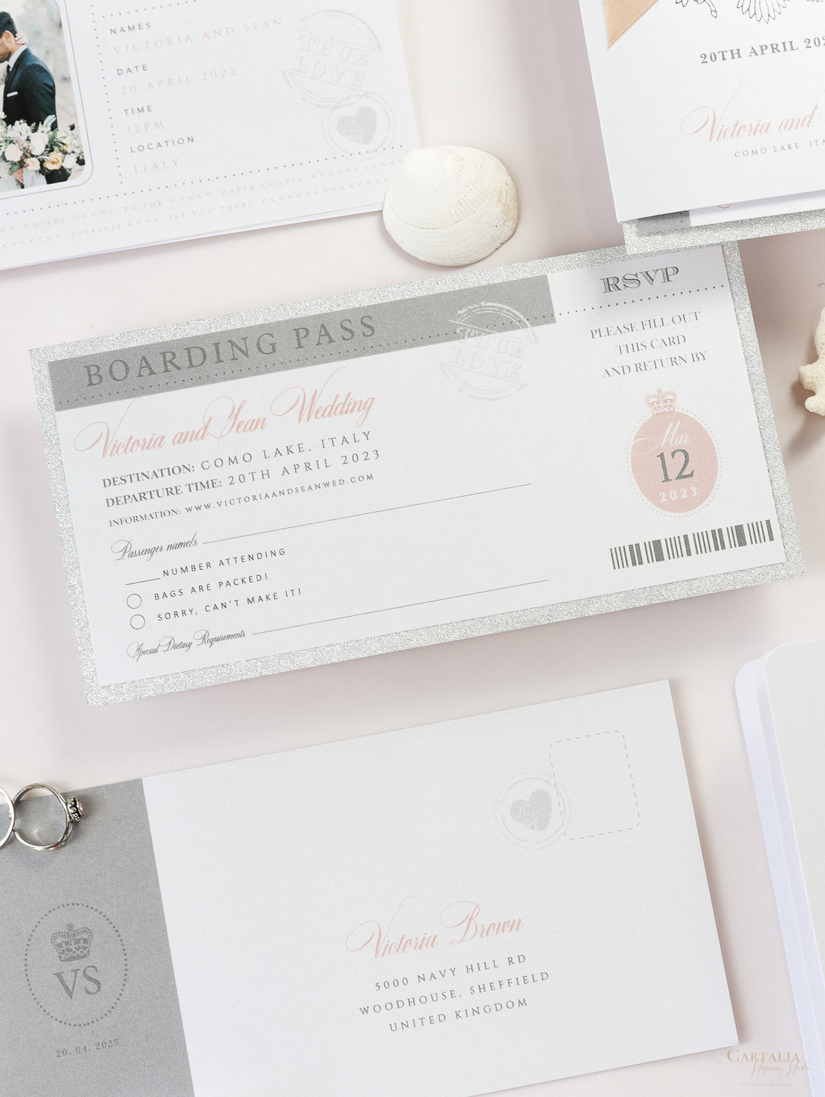 Invitation de mariage aux paillettes et aux pasport de luxe dans SilverGlitter réel en papier argenté