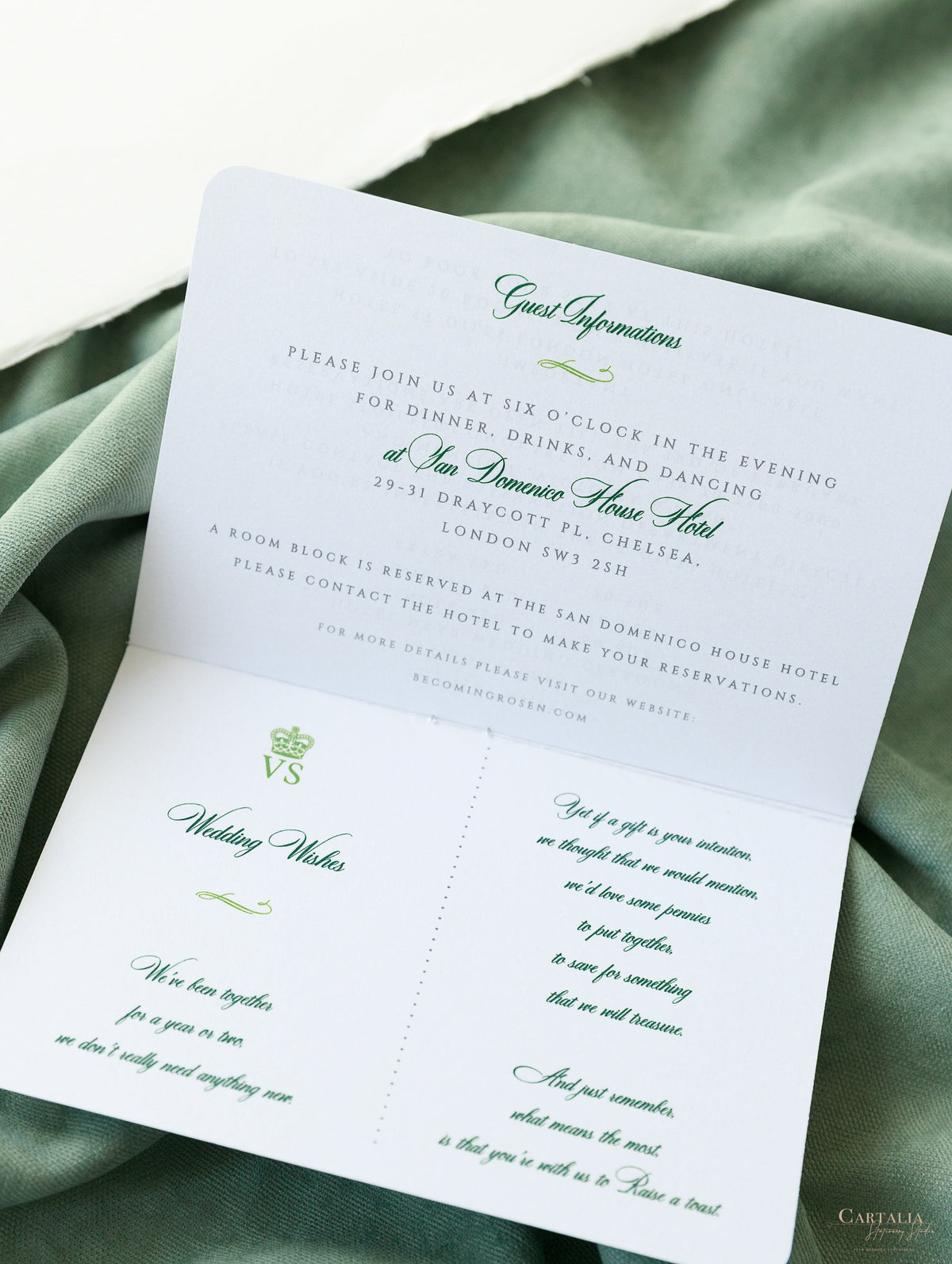 Invitation de mariage Sage Green Passport - Plan gravé de luxe dans le passeport en fleure en or et véritable