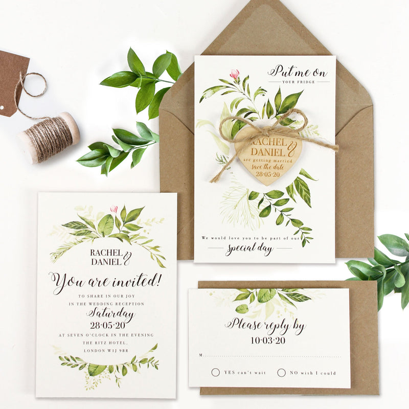 Invito serale con set di nozze rustiche con fogliame verde