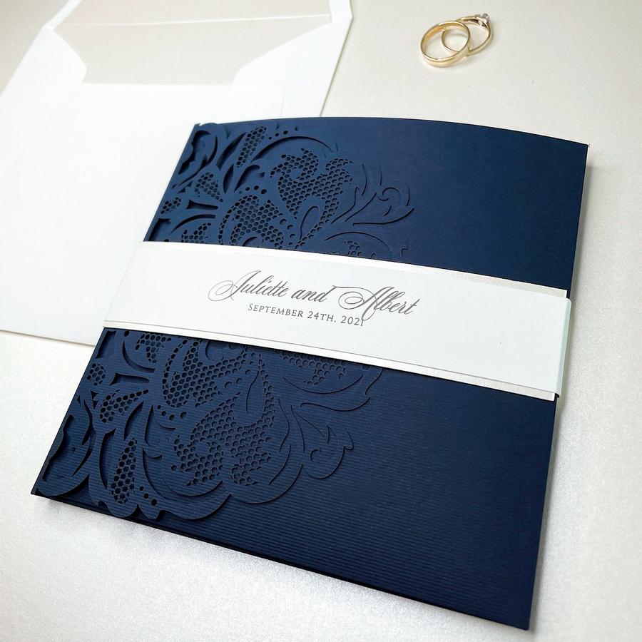 Luxury White & Gold Laser Cut Lace Pocketfold Widding Invitation Suite avec 3 niveaux: Informations invitées et voyages et carte RSVP