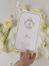 Menu piatto di lusso con bordo ondulato e monogramma in lamina d'oro