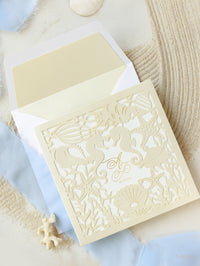 Invitation de mariage à la plage | Sea Horses Laser Cut Sath Out Folder Invitation in Crème et Champagne Couleurs métalliques