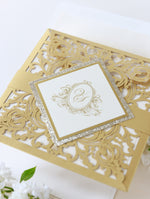 Invito a nozze tascabile in pizzo vintage dorato con taglio laser e glitter + busta