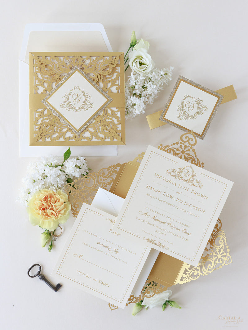 Invito a nozze tascabile in pizzo vintage dorato con taglio laser e glitter + busta