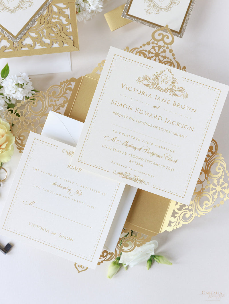 Invito a nozze tascabile in pizzo vintage dorato con taglio laser e glitter + busta