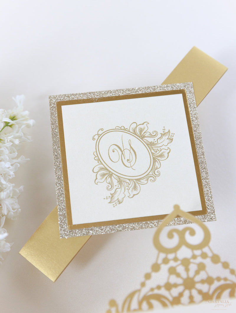 Invito a nozze tascabile in pizzo vintage dorato con taglio laser e glitter + busta