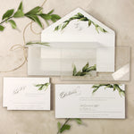 Avvolgimento in pergamena botanica con invito in plexi acrilico trasparente di design - inciso