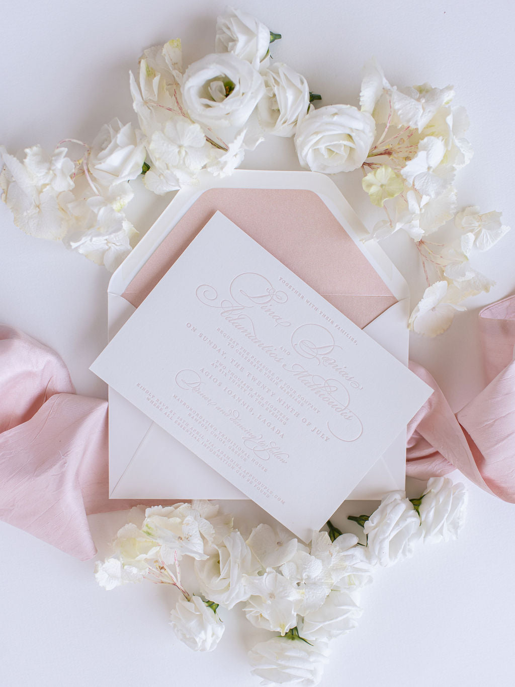 Invitación elegante del día de la boda tipográfica de lujo en tablero 100 % algodón de 710 g/m²