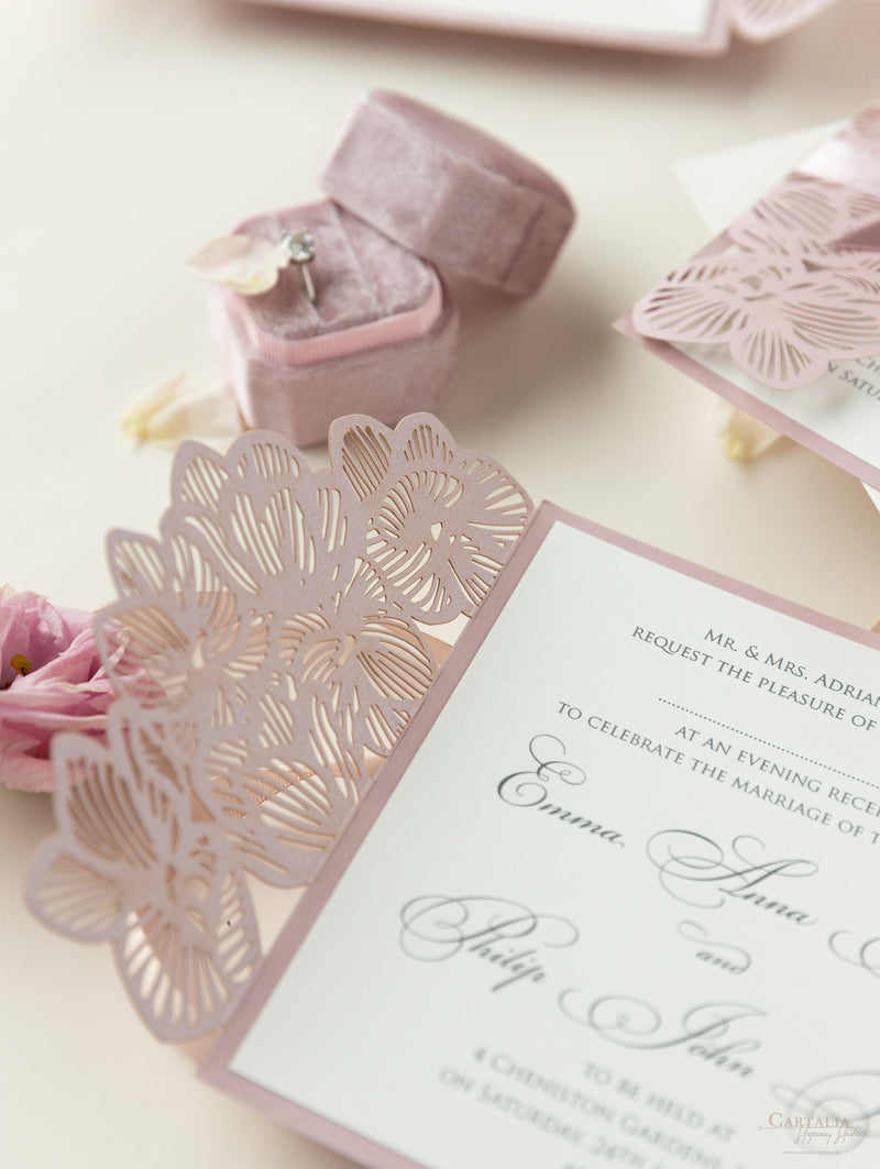 Invito serale di nozze apribile con taglio laser con orchidea intricata