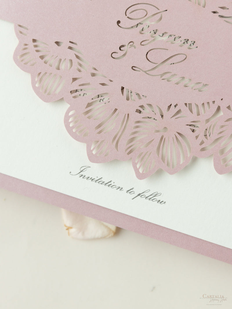 Salva la data Biglietto di nozze con orchidea intricata LaserCut