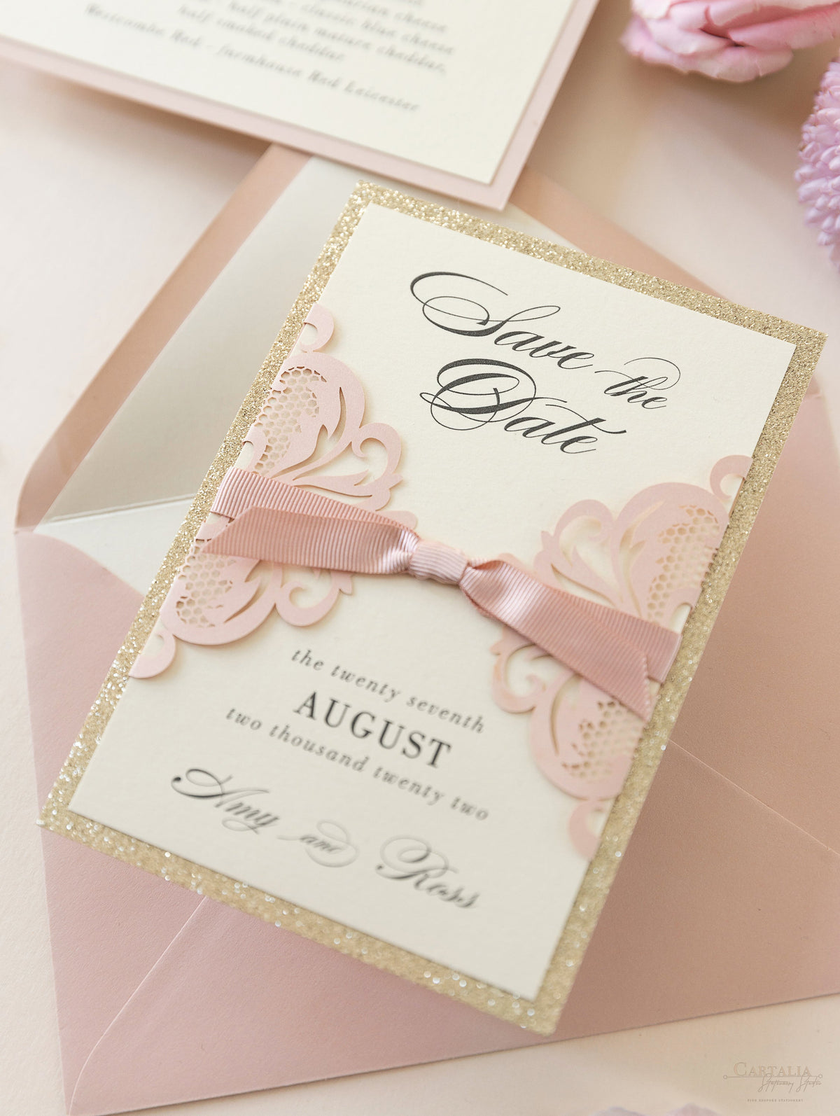 Rose Pink Opulence Luxury Gatefold Salva la data con glitter dorati e busta