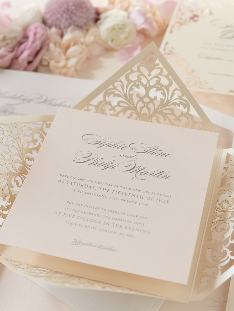Invito a nozze tascabile in pizzo tagliato al laser color champagne + set di auguri di nozze