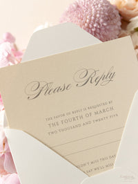 Biglietto di risposta per matrimonio con piega tascabile in pizzo champagne tagliato al laser, RSVP