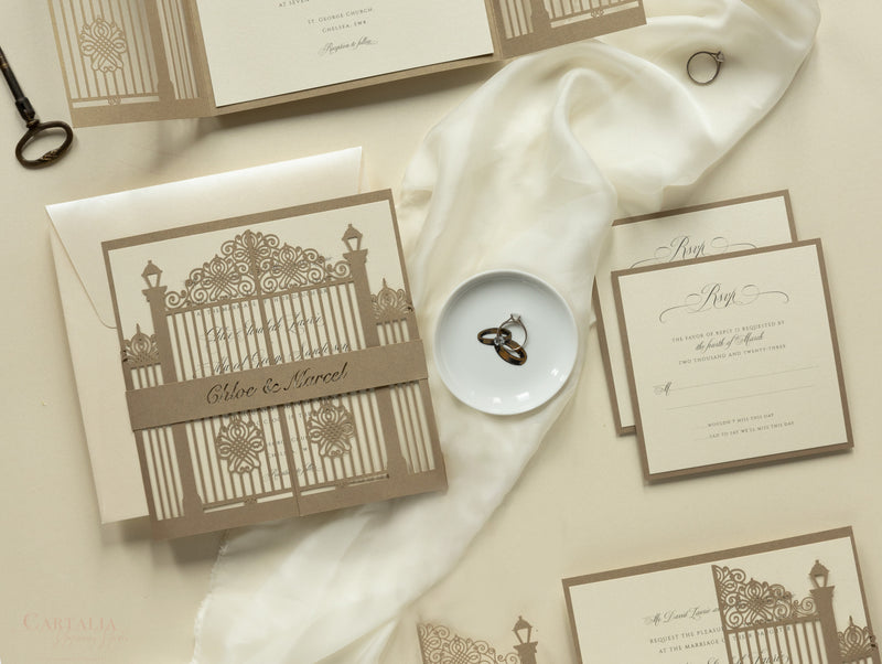 Set di inviti di nozze con taglio laser romantico cancello ornamentale con RSVP e fascia addominale personalizzata