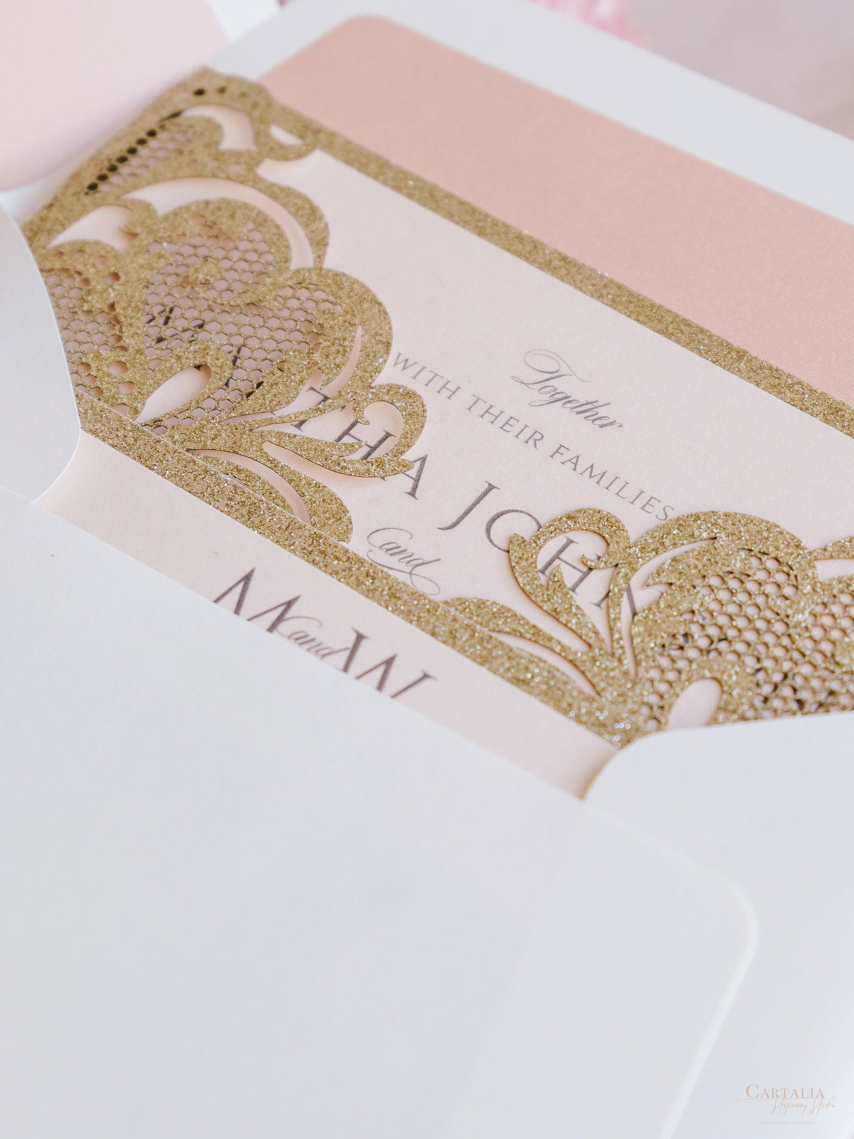 Gold Glitter Sparkle Laser Cut Set Invitation de mariage avec monogramme de ventre monogramme