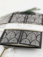 Invito per il giorno delle nozze apribile con taglio laser Gatsby Gate di lusso scintillante in stile Art Déco anni '20 con buste dorate