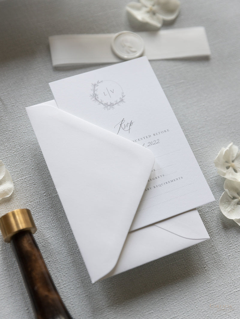 Suite per inviti di nozze con rivestimento in pergamena calligrafica moderna con sigillo in cera bianca