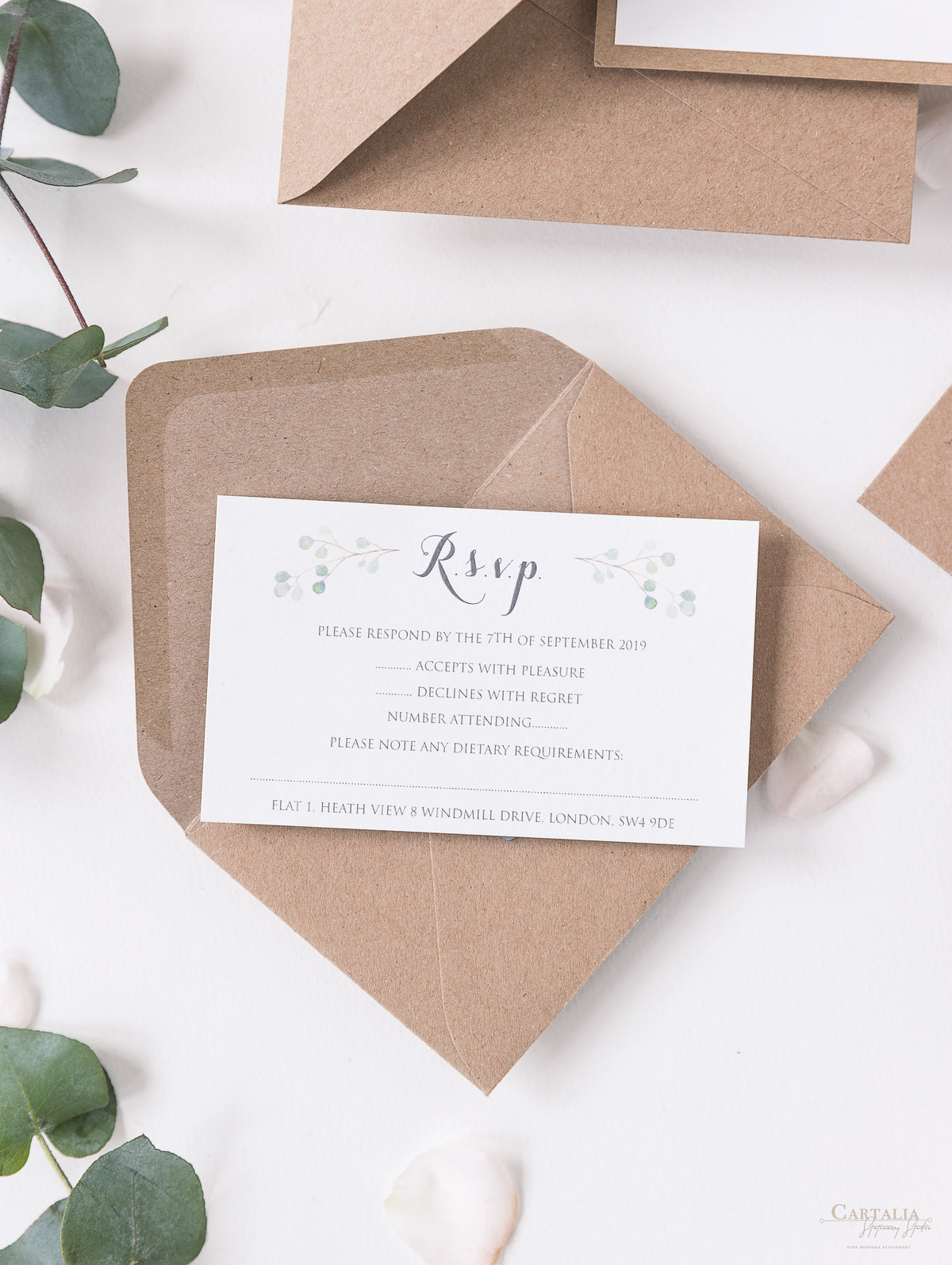 RSVP per matrimonio rustico con foglia verde acquerello