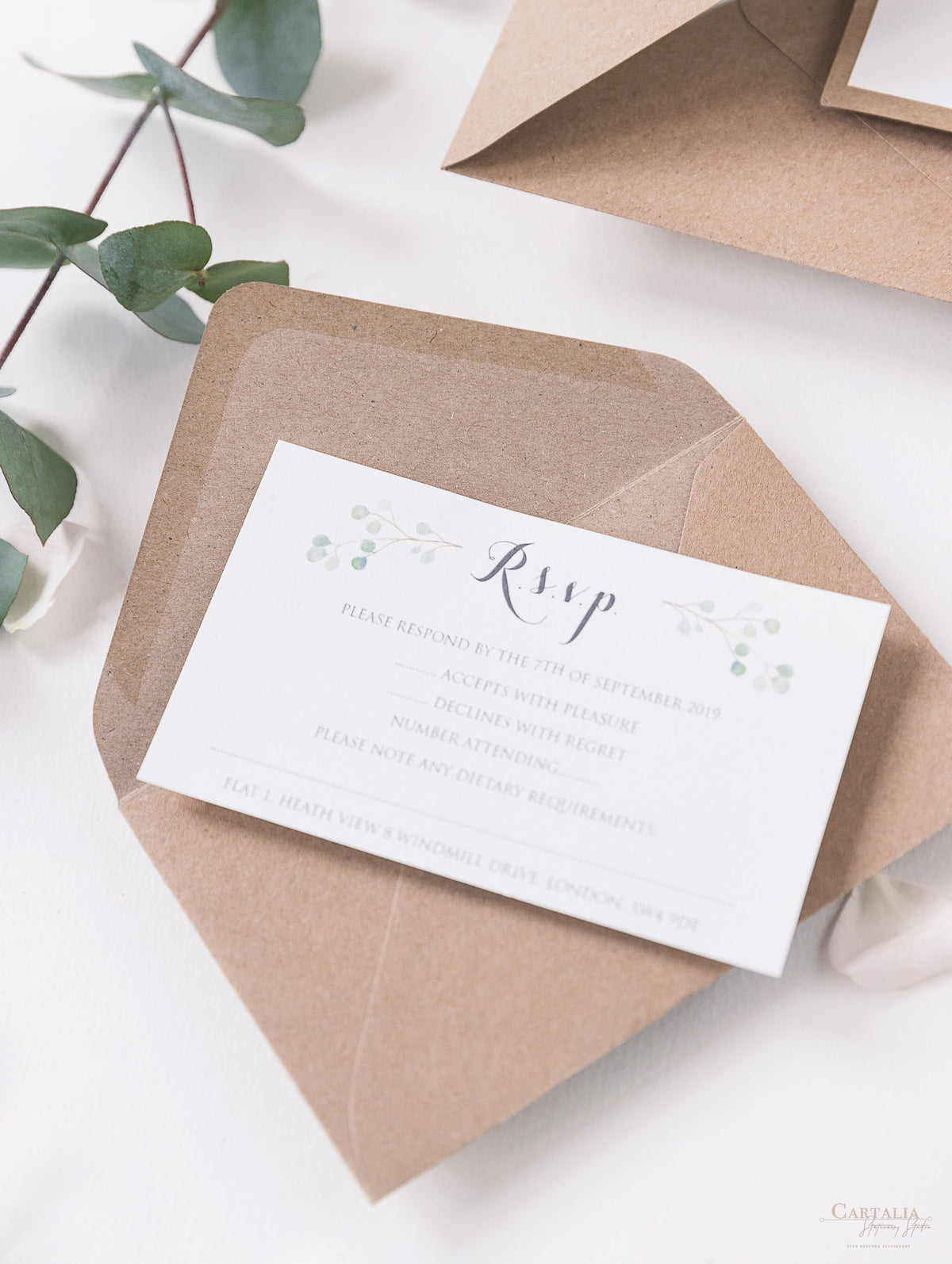 RSVP per matrimonio rustico con foglia verde acquerello