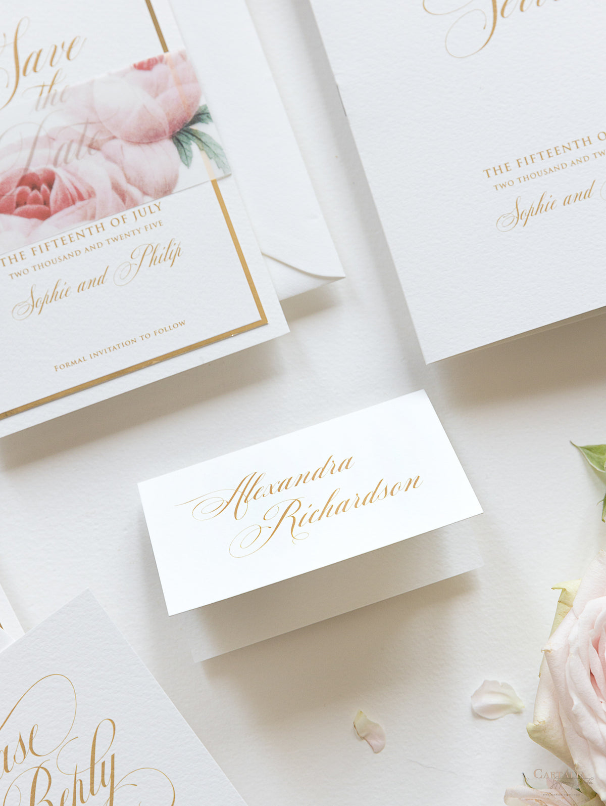 Carte de place de calligraphie romantique Roses