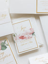 Lussuosa lamina d'oro e rose romantiche color crema SAVE THE DATE con fascia in pergamena