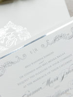 Cartella quadrata regale in lamina con busta con bordo increspato Tasca avorio con suite nuziale con monogramma in lamina