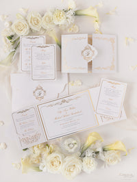 Luxury Gold Foil Invitation Pocket Fold Suite pour le jour du mariage, RSVP, carte d'information avec poche coupée au laser, script de calligraphie