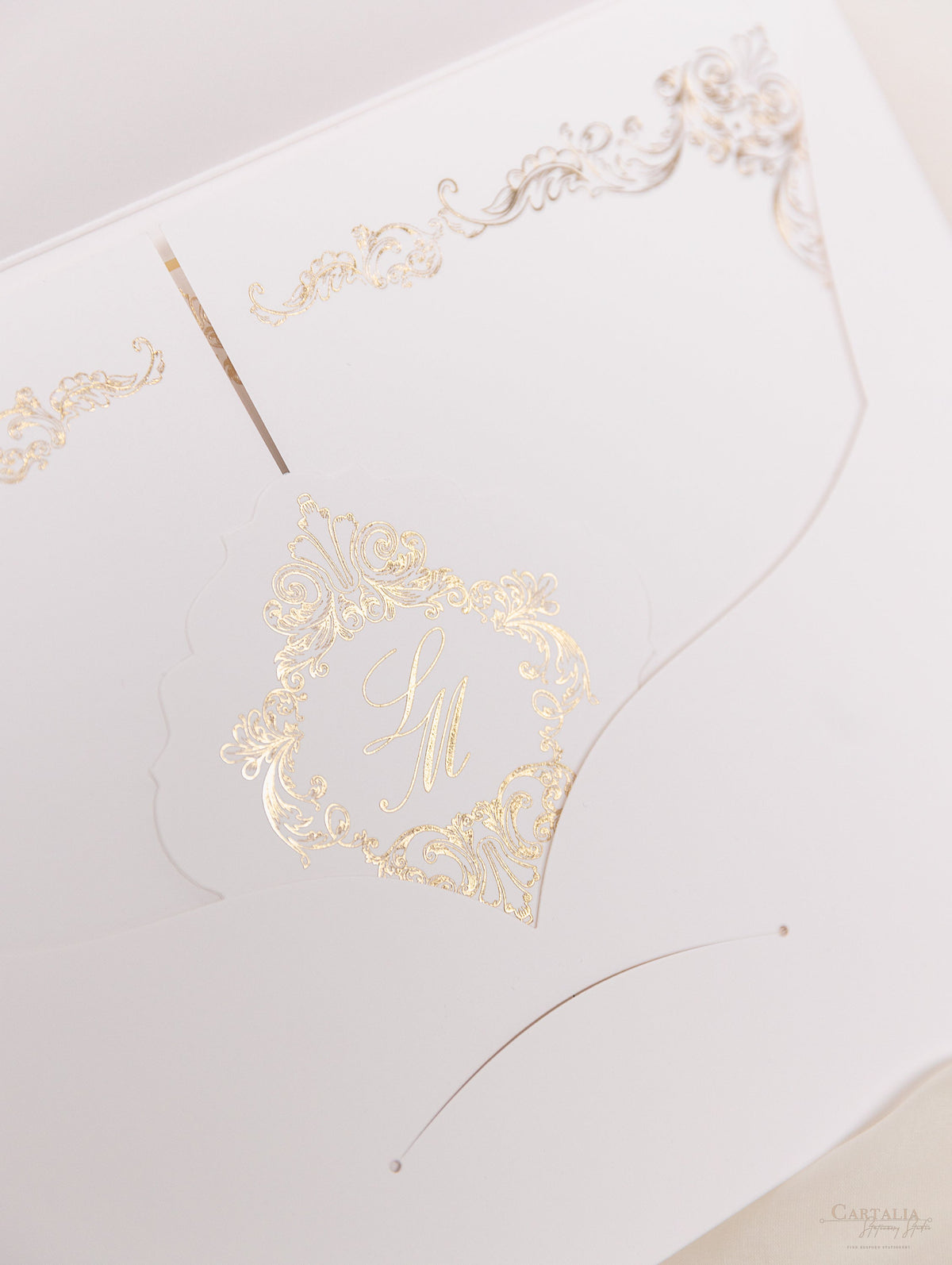 Luxury Gold Foil Invitation Pocket Fold Suite pour le jour du mariage, RSVP, carte d'information avec poche coupée au laser, script de calligraphie