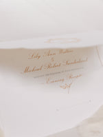 Suite di lusso tascabile in lamina d'oro Invito serale abbinato con monogramma in lamina d'oro + busta personalizzata fustellata