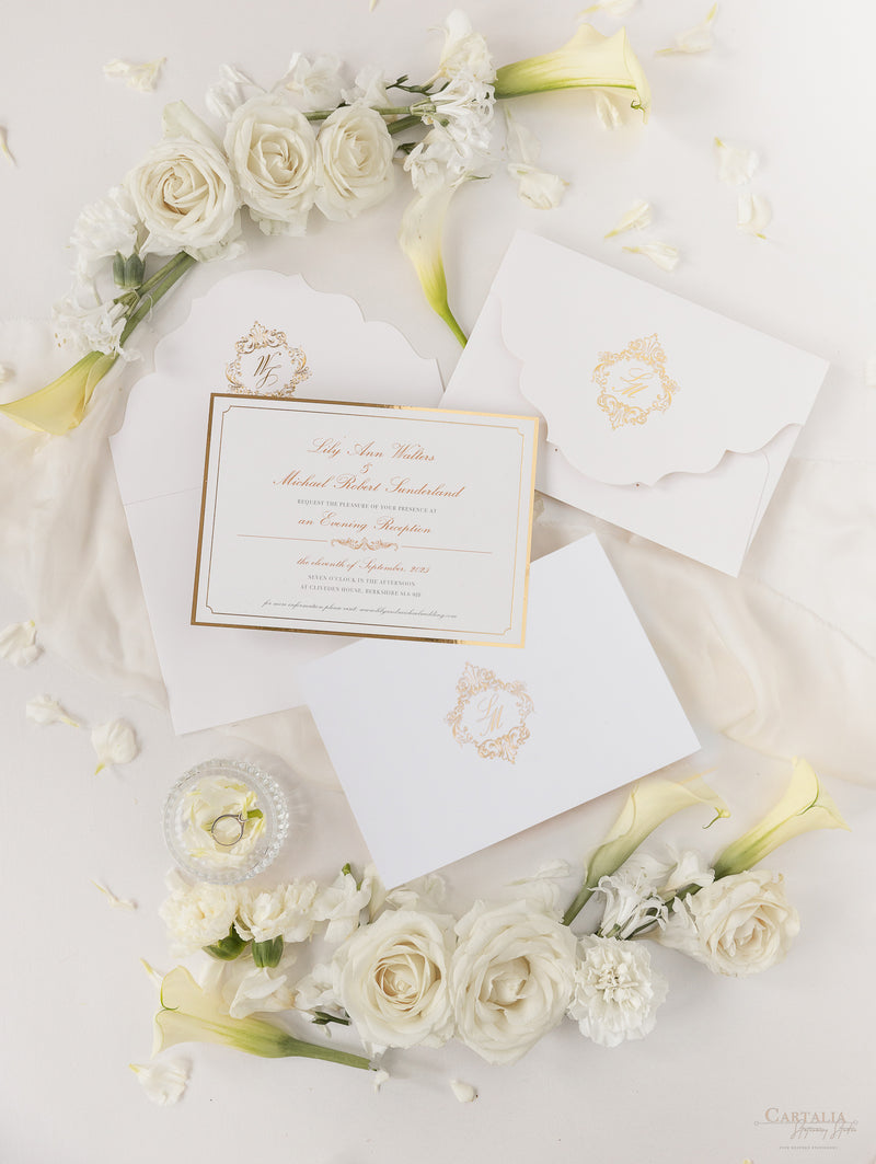 Suite di lusso tascabile in lamina d'oro Invito serale abbinato con monogramma in lamina d'oro + busta personalizzata fustellata