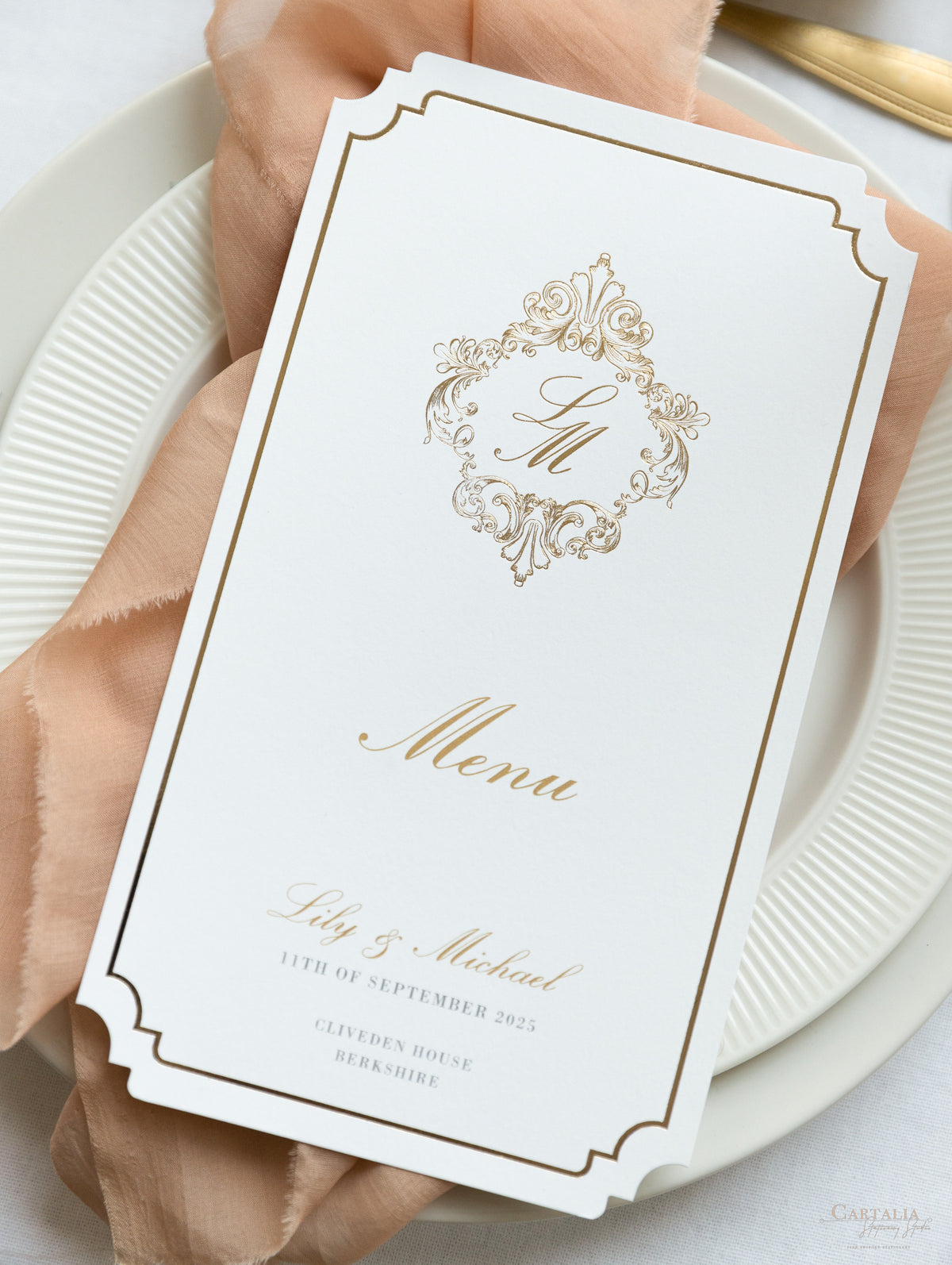 Menu de plaque de luxe avec bord de pont et feuille d'or monogramme