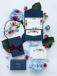 Invitación clásica Flower Burst con bolsillo plegable tipo sobre en azul marino