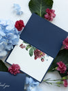 Elegante biglietto di ringraziamento a forma di fiore in blu navy con busta