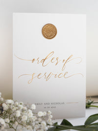Ordre de service moderne à Gold Cupid Amore avec un sceau de cire