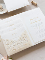 Tasca di lusso a 4 inserti con monogramma in lamina d'oro in rilievo e suite con piega tascabile tagliata al laser