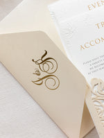 Tasca di lusso a 4 inserti con monogramma in lamina d'oro in rilievo e suite con piega tascabile tagliata al laser