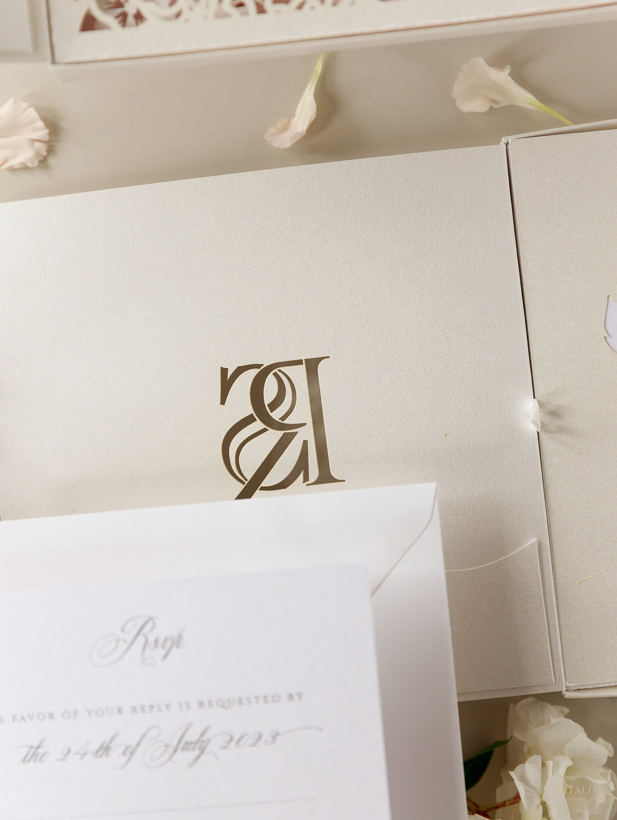 Couture Box: Suite de invitación de boda con corte láser en niveles lujosamente intrincados en 3D