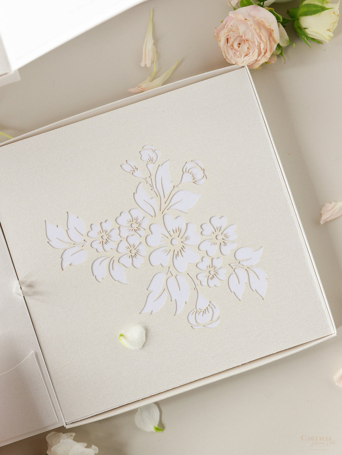 Couture Box: Suite de invitación de boda con corte láser en niveles lujosamente intrincados en 3D