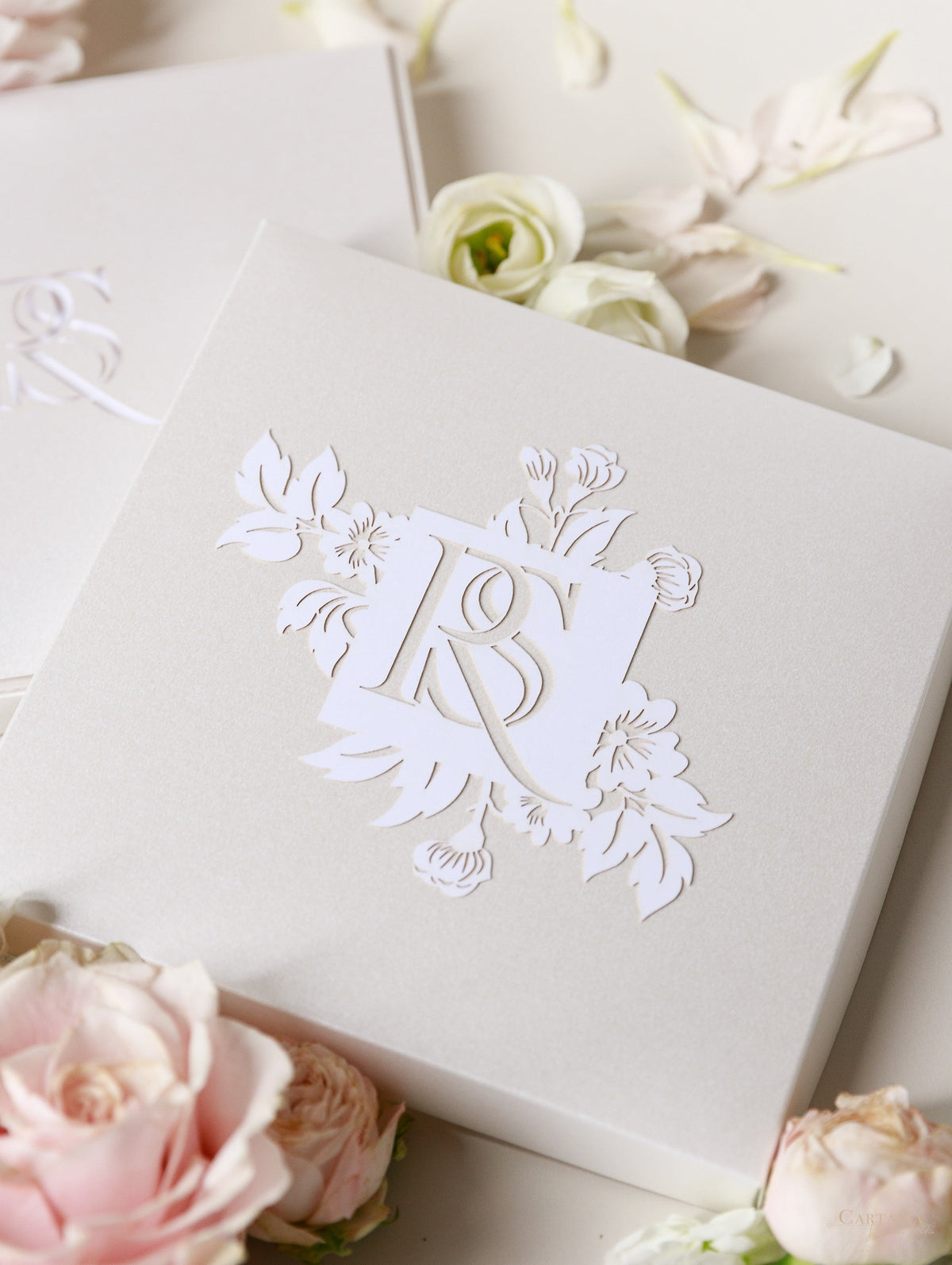 Couture Box: Suite de invitación de boda con corte láser en niveles lujosamente intrincados en 3D