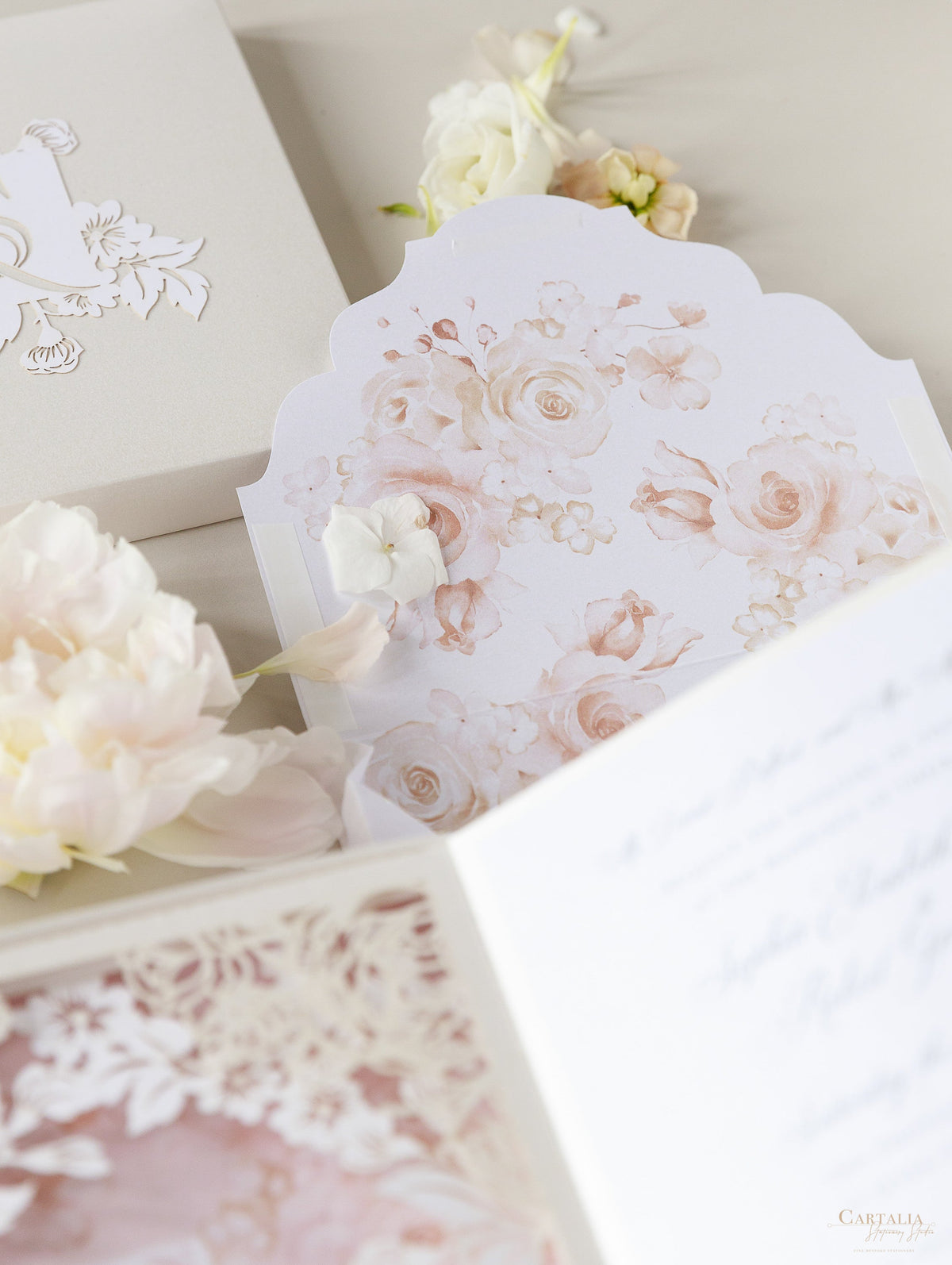 Couture Box: Suite de invitación de boda con corte láser en niveles lujosamente intrincados en 3D