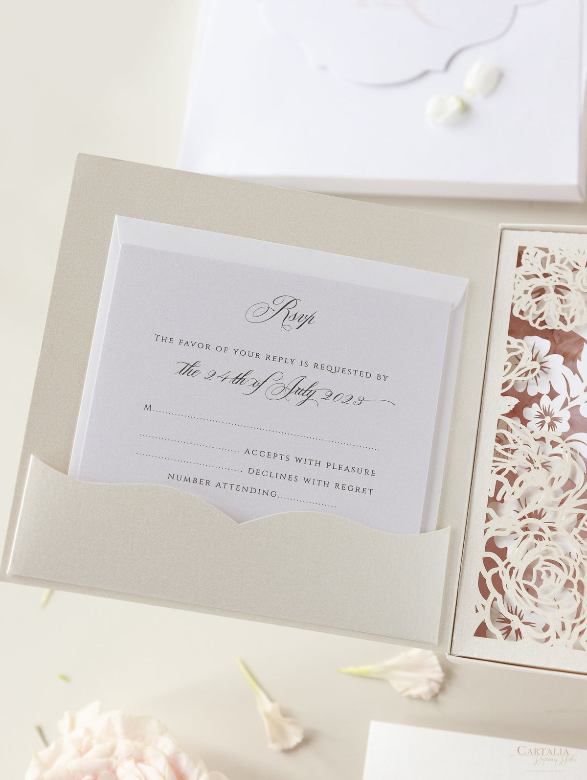 Couture Box: Suite de invitación de boda con corte láser en niveles lujosamente intrincados en 3D