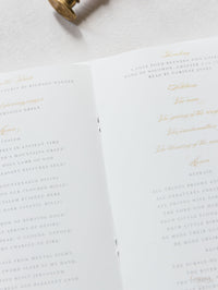 Libretto classico di lusso per ordini di servizio con monogramma in lamina d'oro