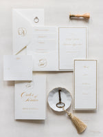 Libretto classico di lusso per ordini di servizio con monogramma in lamina d'oro