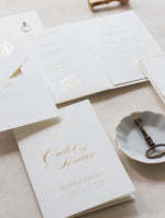 Libretto classico di lusso per ordini di servizio con monogramma in lamina d'oro