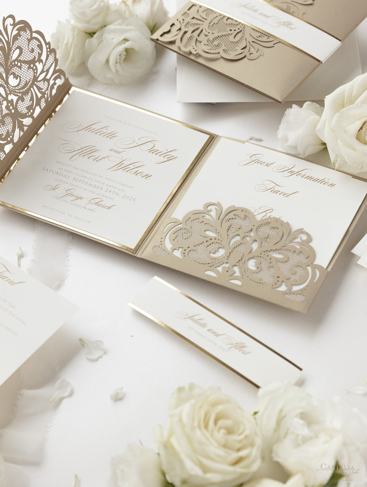 Luxury Old Gold Opulence Laser Cut Lace Pocketfold Wedding Invitation Suite avec 3 niveaux: Informations invitées et voyage et carte RSVP